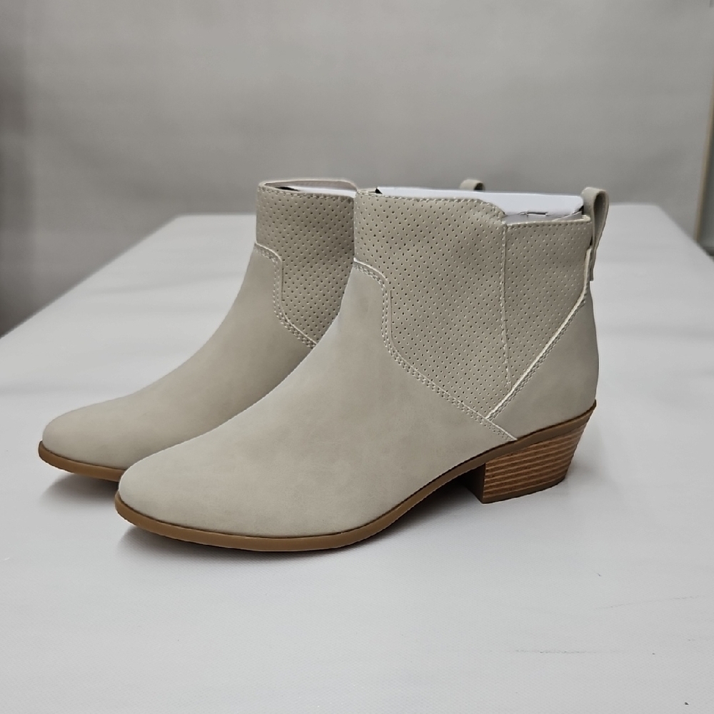 Arizona Jean Co Womens Lambray Stacked Heel Booties.